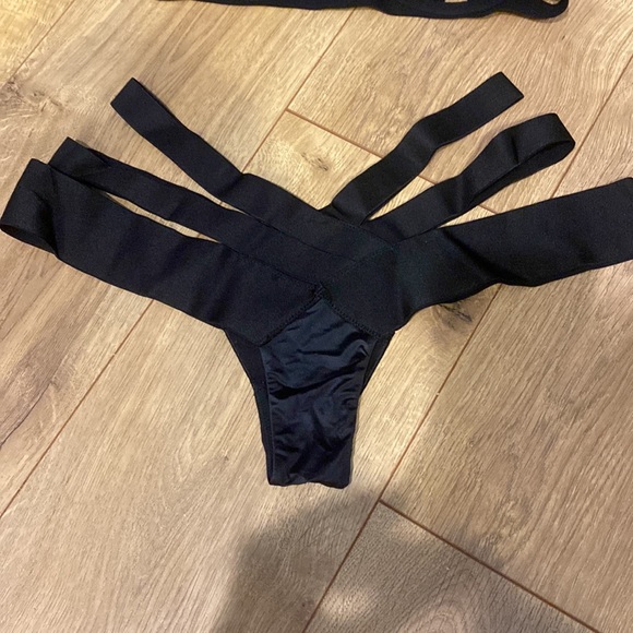 NWOT Victoria Secret strappy lingerie set - Picture 4 of 10